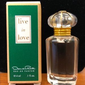 Oscar De La Renta Live in Love Perfume